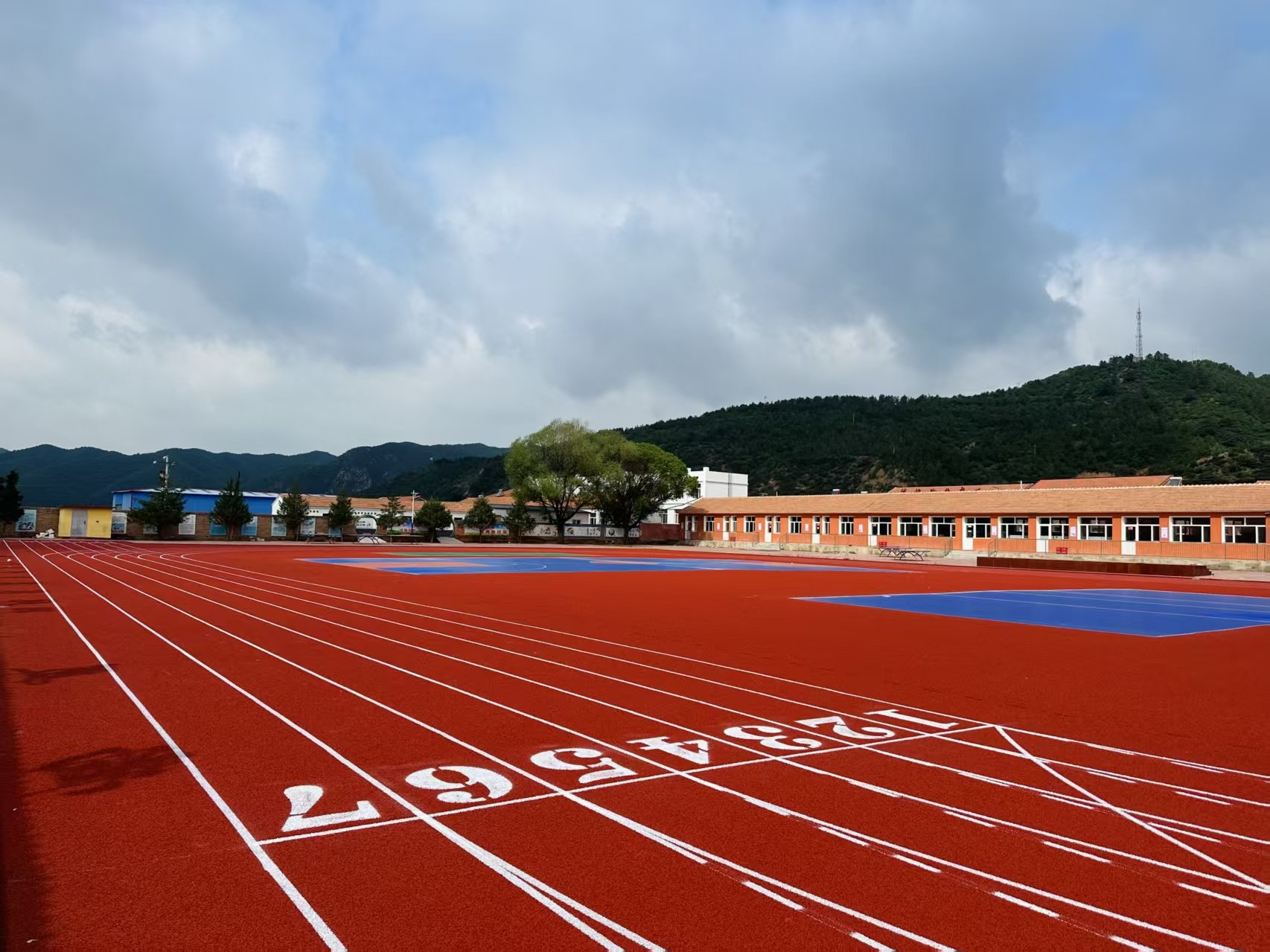 云浮市自结纹塑胶跑道塑胶地面 - 排名